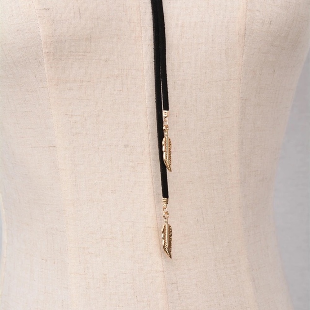 NEW GOTHIC FEATHER ROPE NECKLACE - Picture 4 of 4